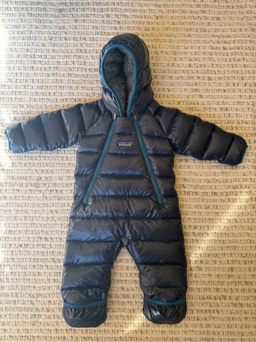 Patagonia Navy Infant Puffer Sweater Bunting Size 0-3 months